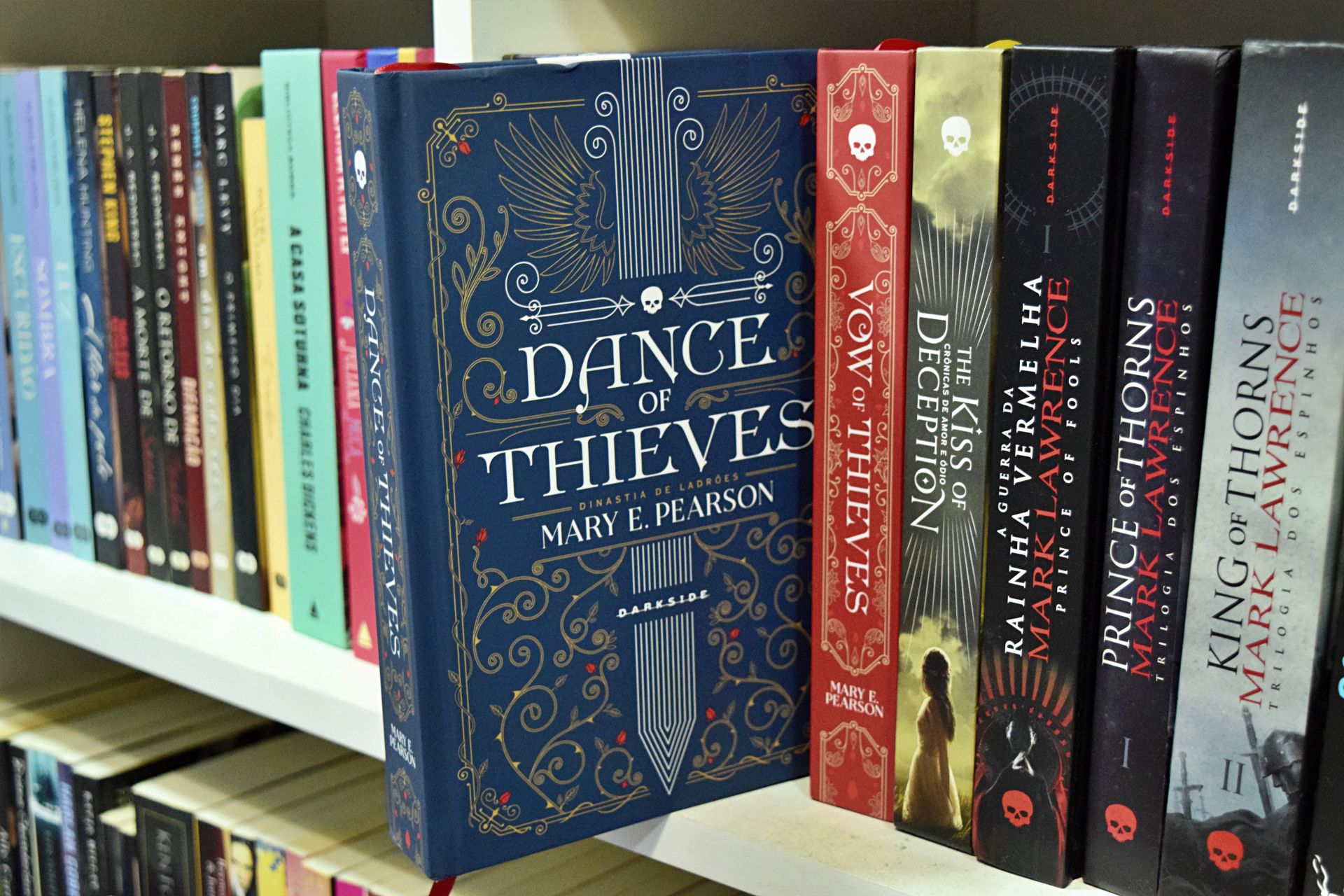 dance of thieves mary e pearson